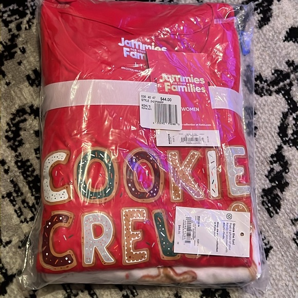 Sweet Holiday pajama set size large - Picture 4 of 6